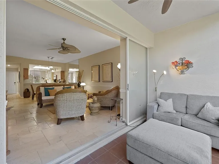 9611 Castle Point Dr #915 — Photo 25