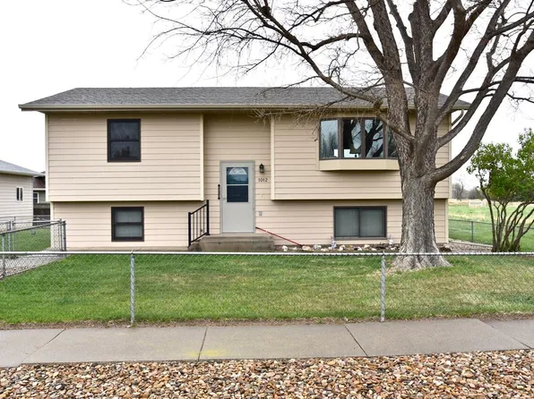 1012 Izaak Walton Rd, Pierre, SD 57501