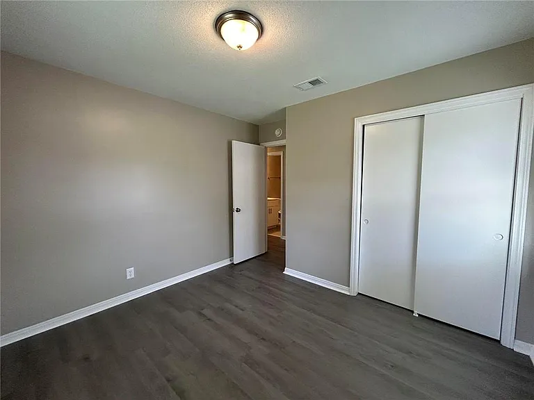 506 Seville Dr — Photo 21