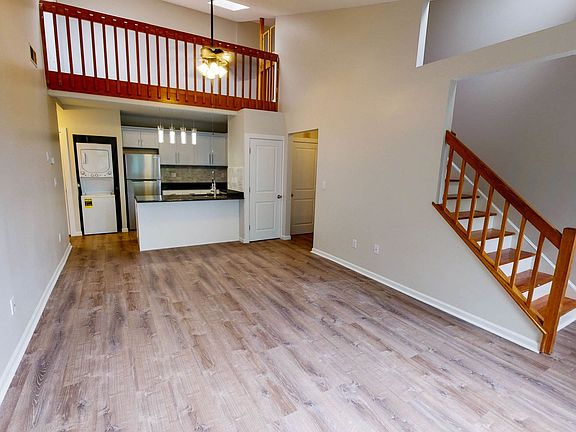 3rd image of 463-465 Whalley Ave #E