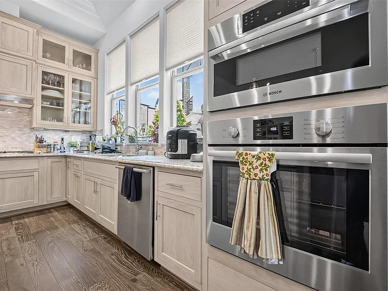 2703 Kinsley Oaks Dr — Photo 16