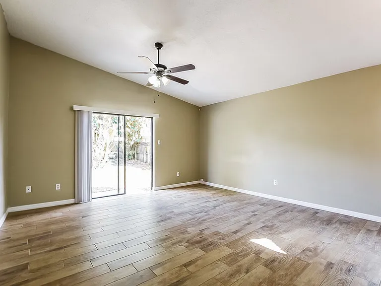 1345 Bridlebrook Dr — Photo 3