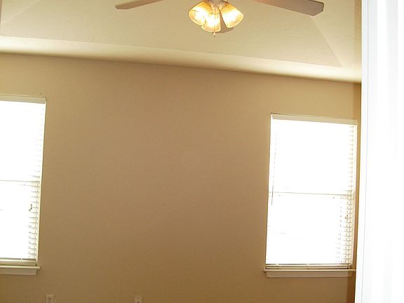 5th image of 241 Arapaho Dr