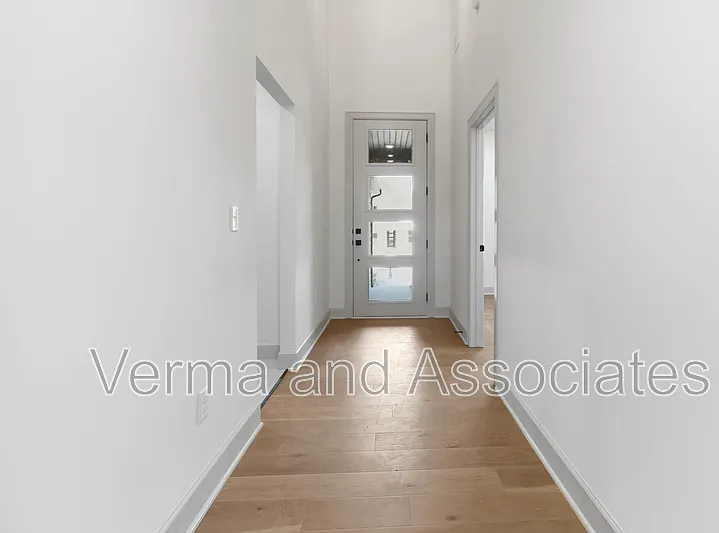 1240 Mammoth St — Photo 3