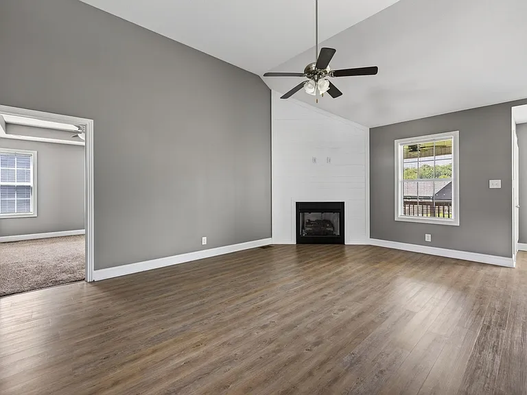 207 Geneva Ln — Photo 6