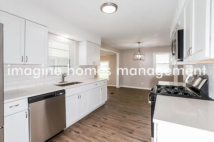 3 bed, 2.0 bath, 1381 sqft, $2,195 — Photo 3