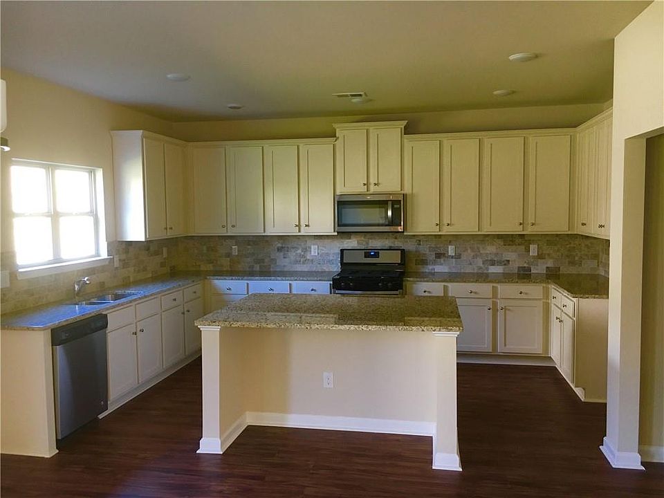 2nd image of 2477 Hanover Woods Rd