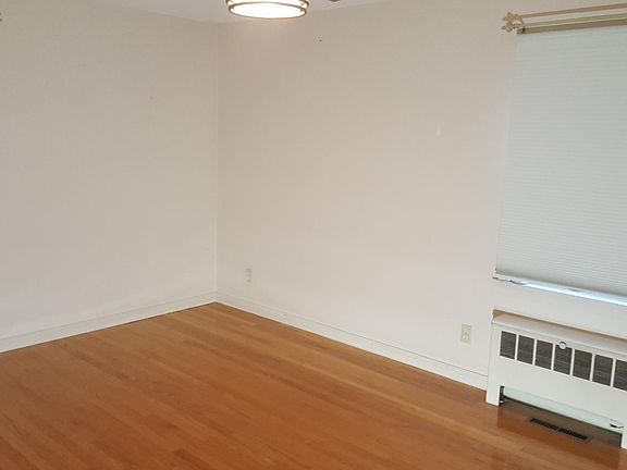 3rd image of 42 Moreland Ave Floor 1