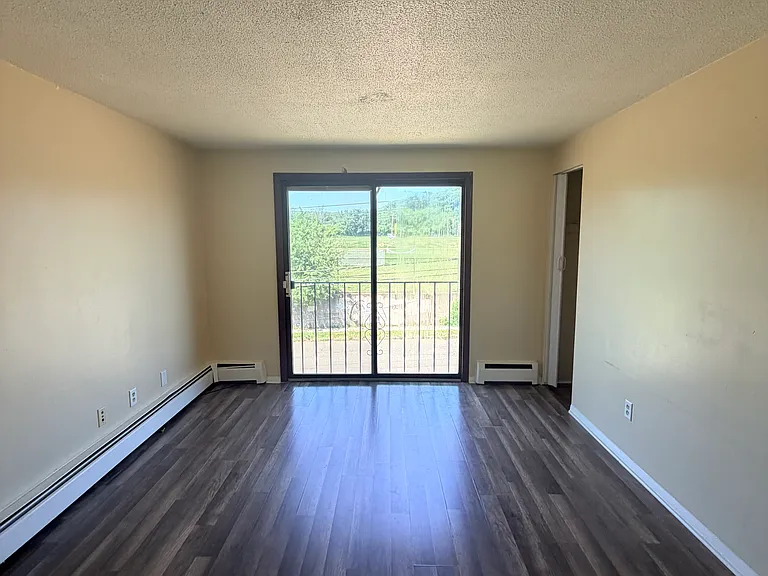 67 Fairview Ave — Photo 3