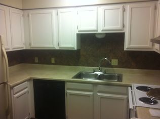 2001 West Ln APT D, Kerrville, TX 78028