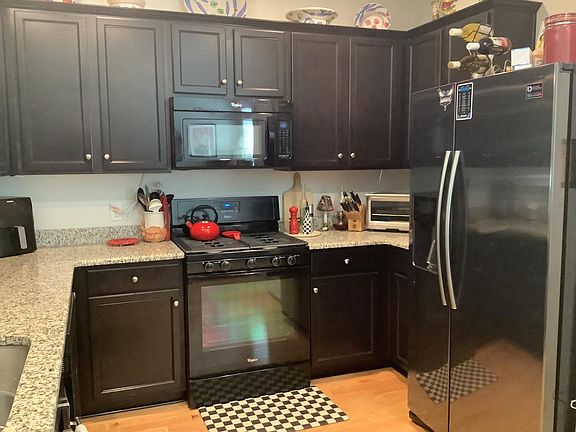4th image of 1065 Bennington Dr