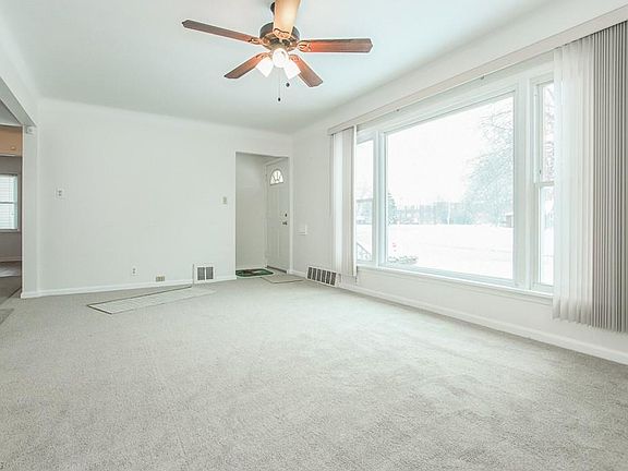 2nd image of 1578 Hawthorne Dr