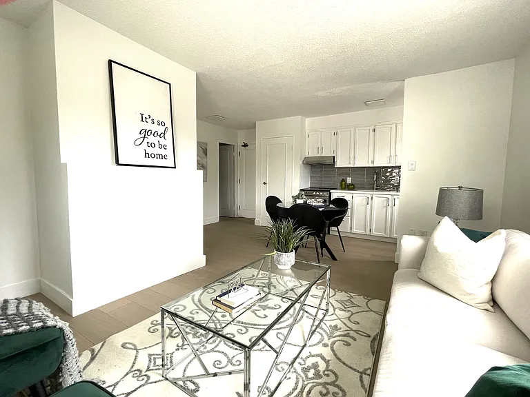2373 Bloor St W — Photo 17