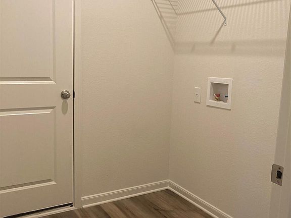 4th image of 645 Arlington Park Ct