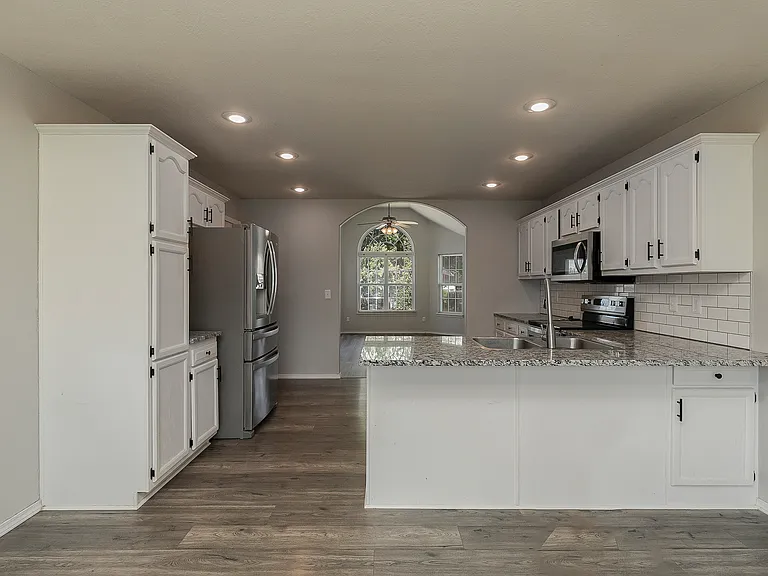 Big kitchen, lots of storage