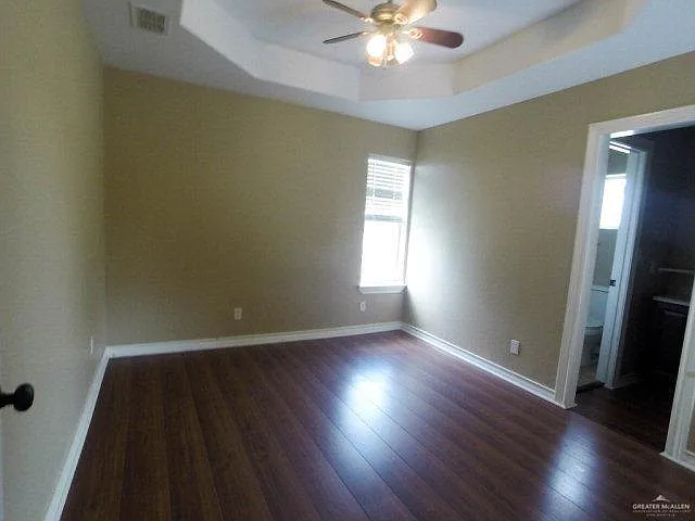 204 San Saba St — Photo 11