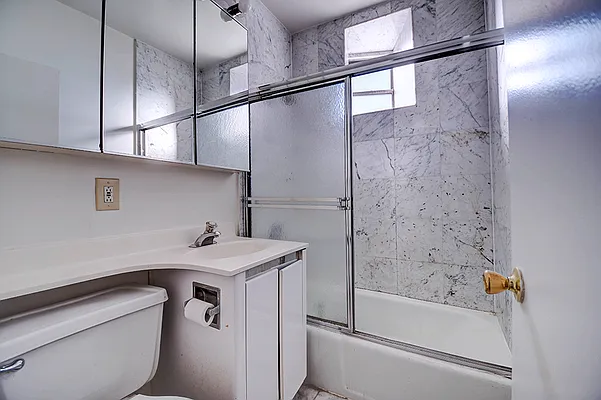 Rented by Urbane Brokerage | media 3