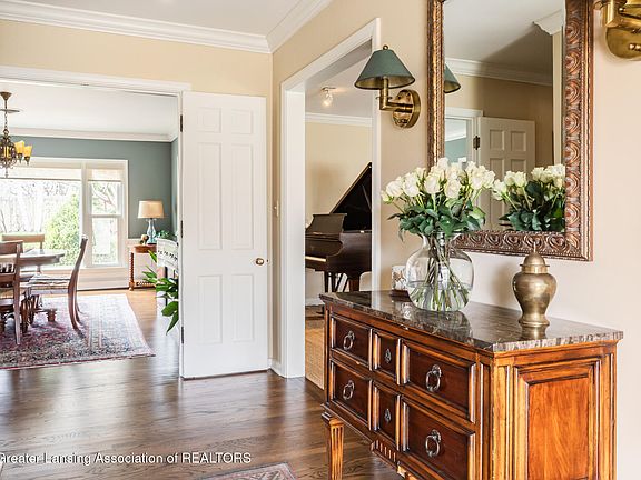 4th image of 937 Roxburgh Ave