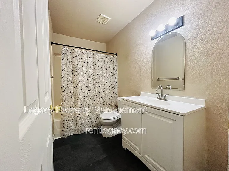 7445 Auburn Oaks Ct #K — Photo 16