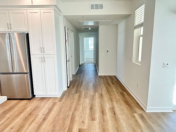 3rd image of 1024 W Romneya Dr #203
