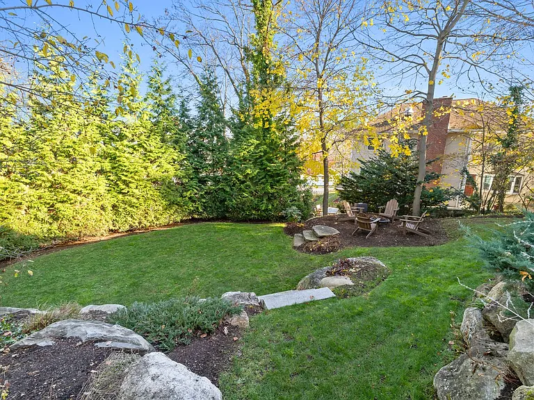 25 Falmouth Rd — Photo 4