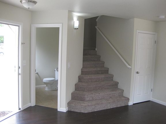 5th image of 8824 Hirasaki Ave