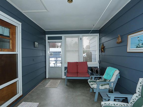 3rd image of 3136 Lakeshore Dr