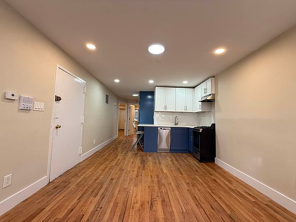 3rd image of 279 Hart St #5