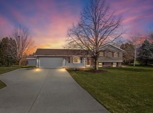 S46W25772 Lawnsdale Rd, Waukesha, WI 53189