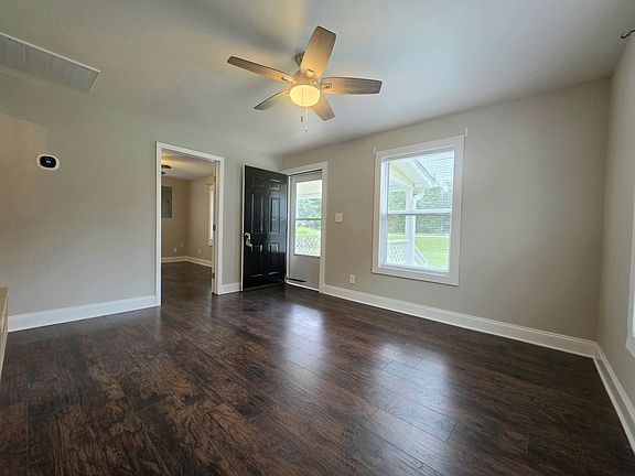 3rd image of 1102 E Georgia Rd