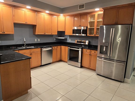 5th image of 750 4th Ave S APT 401