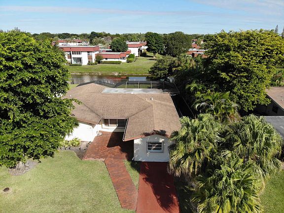 4th image of 939 Hibiscus Dr