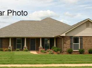 2606 Park Hampton Dr, Owens Cross Roads, AL 35763
