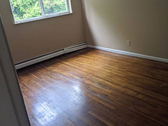 3rd image of 1011 Winfield Ave APT 3