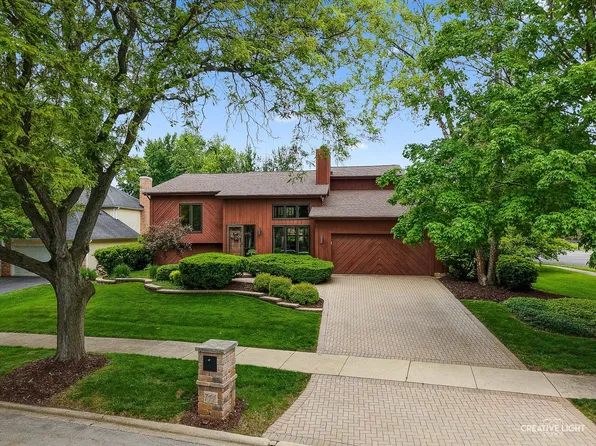 711 Canyon Run Rd, Naperville, IL 60565