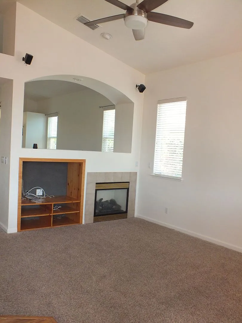 3/2 Folsom Broadstone Village with outdoor BBQ / entertainment area — Photo 4