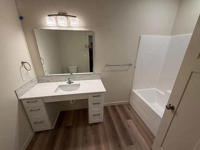 Lincoln St. Apartments — Photo 13