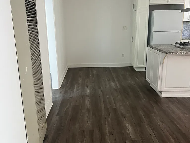 Motor Ave — Photo 8