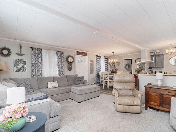 4th image of 1701 Forest Dr