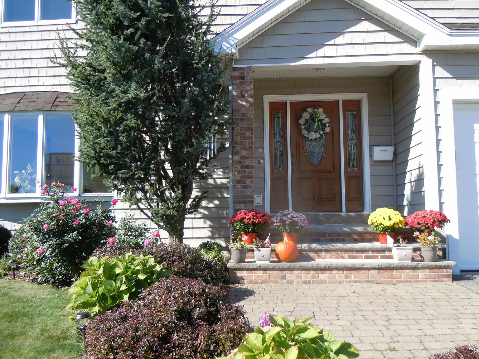 4 bed, 3.5 bath, 4000 sqft, $9,200 — Photo 4