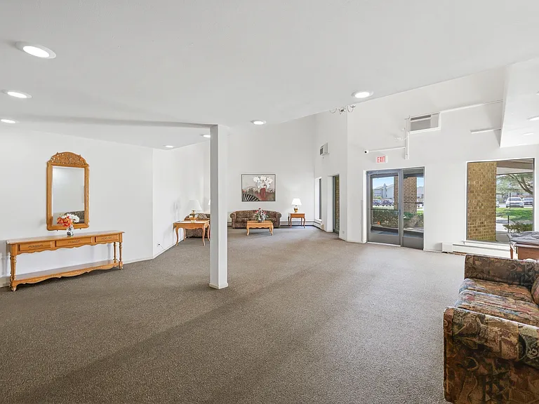 1475 Rebecca Dr — Photo 17