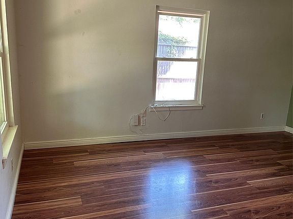 4th image of 3303 Thompson St