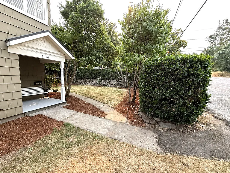1136 SW Gibbs St #A — Photo 34
