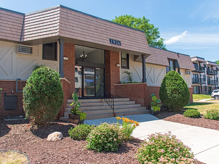 Oakdale Apartments — Photo 9