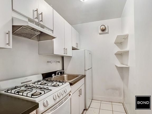 3rd image of 465 Lexington Ave #5X
