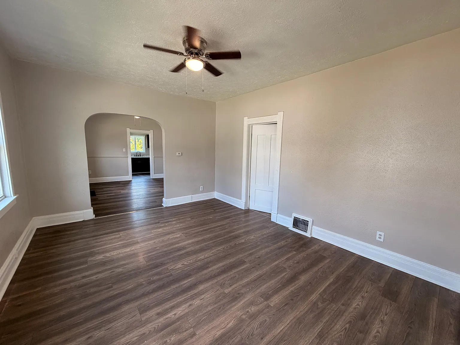 3 bed, 1108 sqft, $1,200 — Photo 3