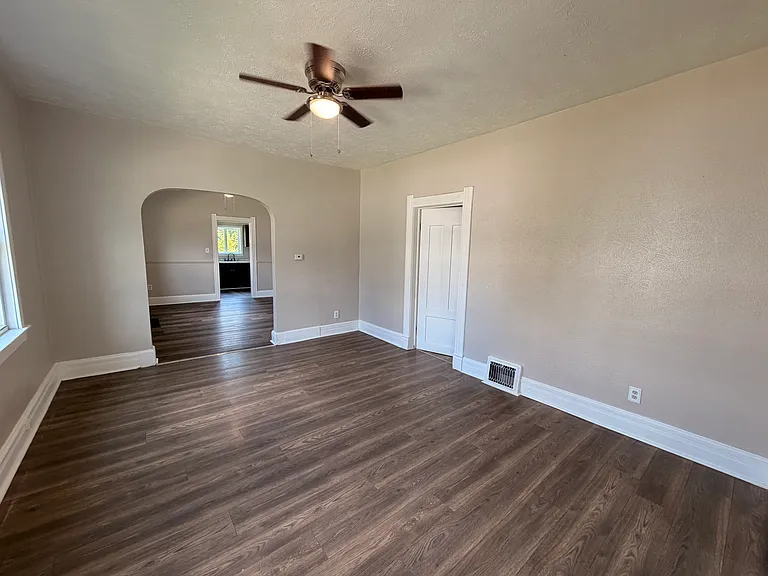 317 Eldred Ave — Photo 3