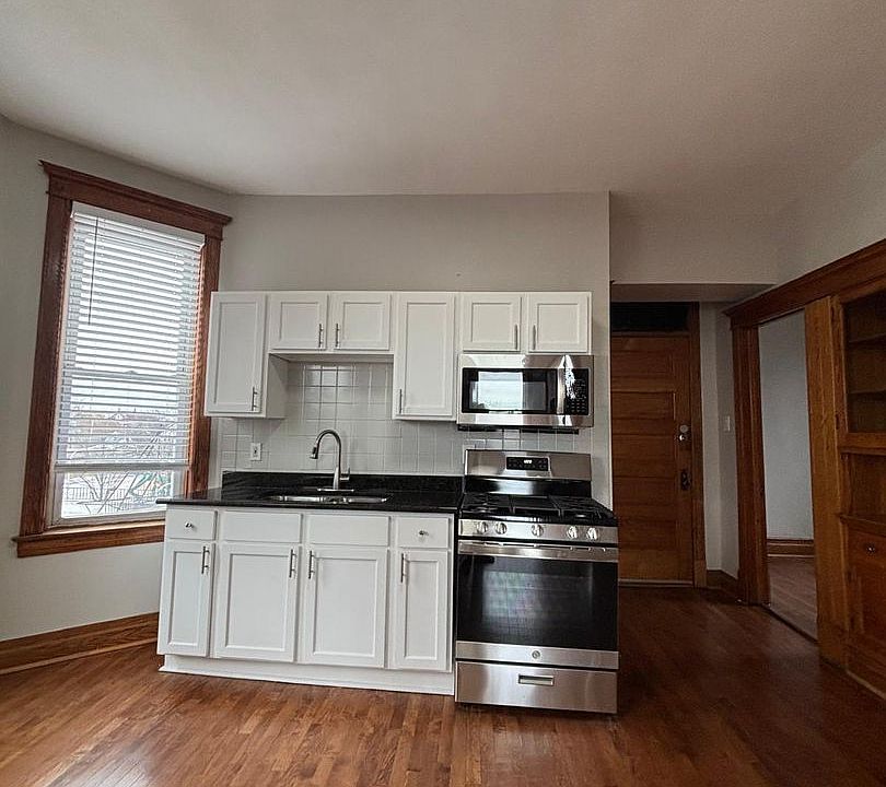 1st image of 2615 S Lawndale Ave #3R