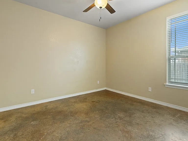425 Nelson St — Photo 17
