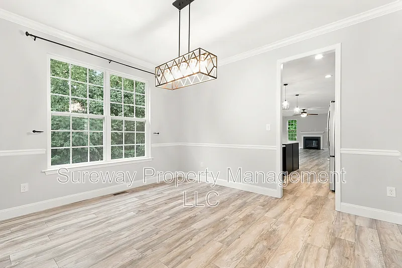 5 bed, 3.5 bath, 3800 sqft, $4,500 — Photo 4